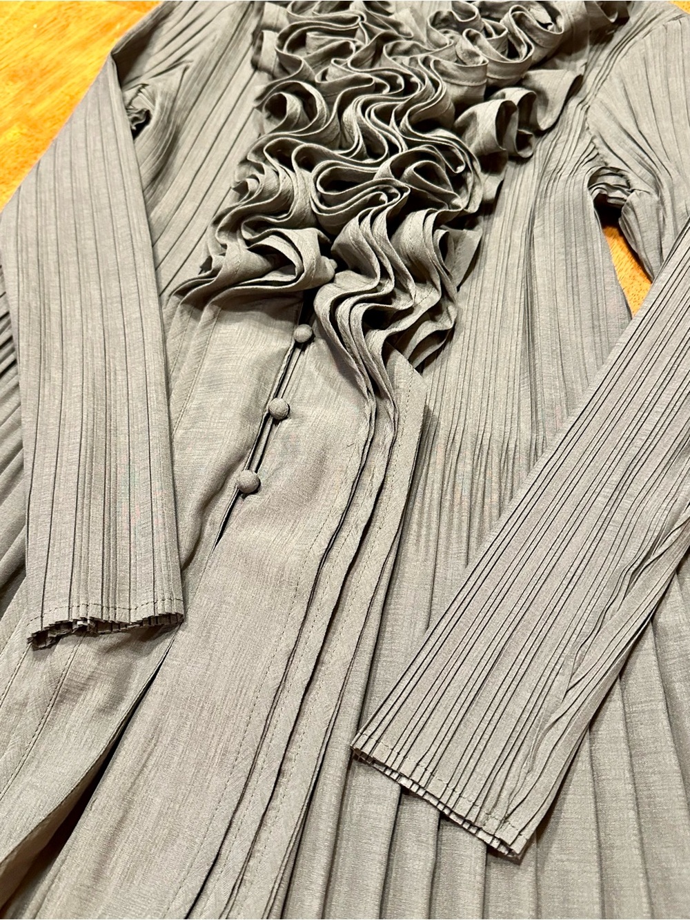 Japanese Fashion Je Crois Soi Micro Pleat Ruffle Tunic V-Neck Blouse Khaki/gray - Picture 14 of 16